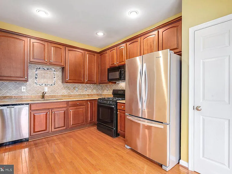 19421 Rayfield Dr — Photo 11