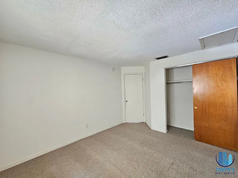 209 NW Jefferson Cir N — Photo 8