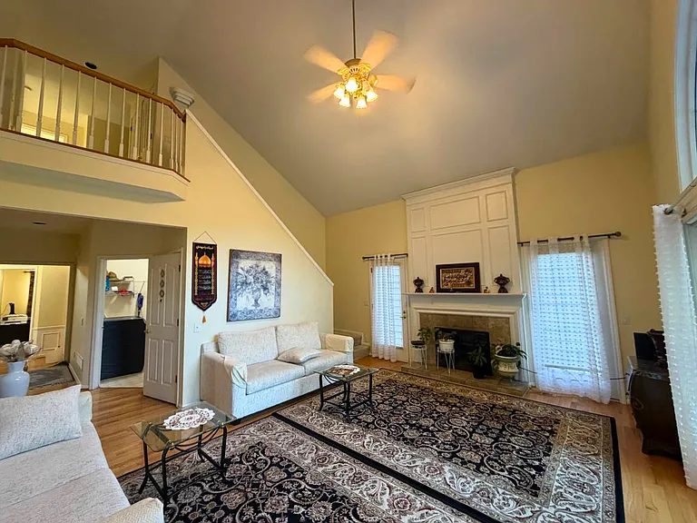 6028 Meadowview Dr — Photo 14