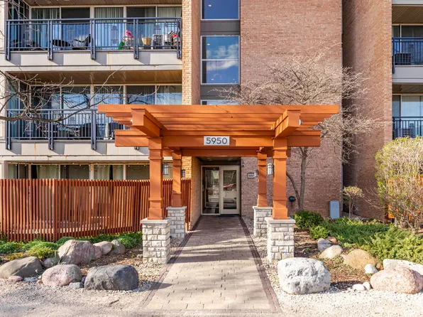 5950 Oakwood Dr APT 1D, Lisle, IL 60532