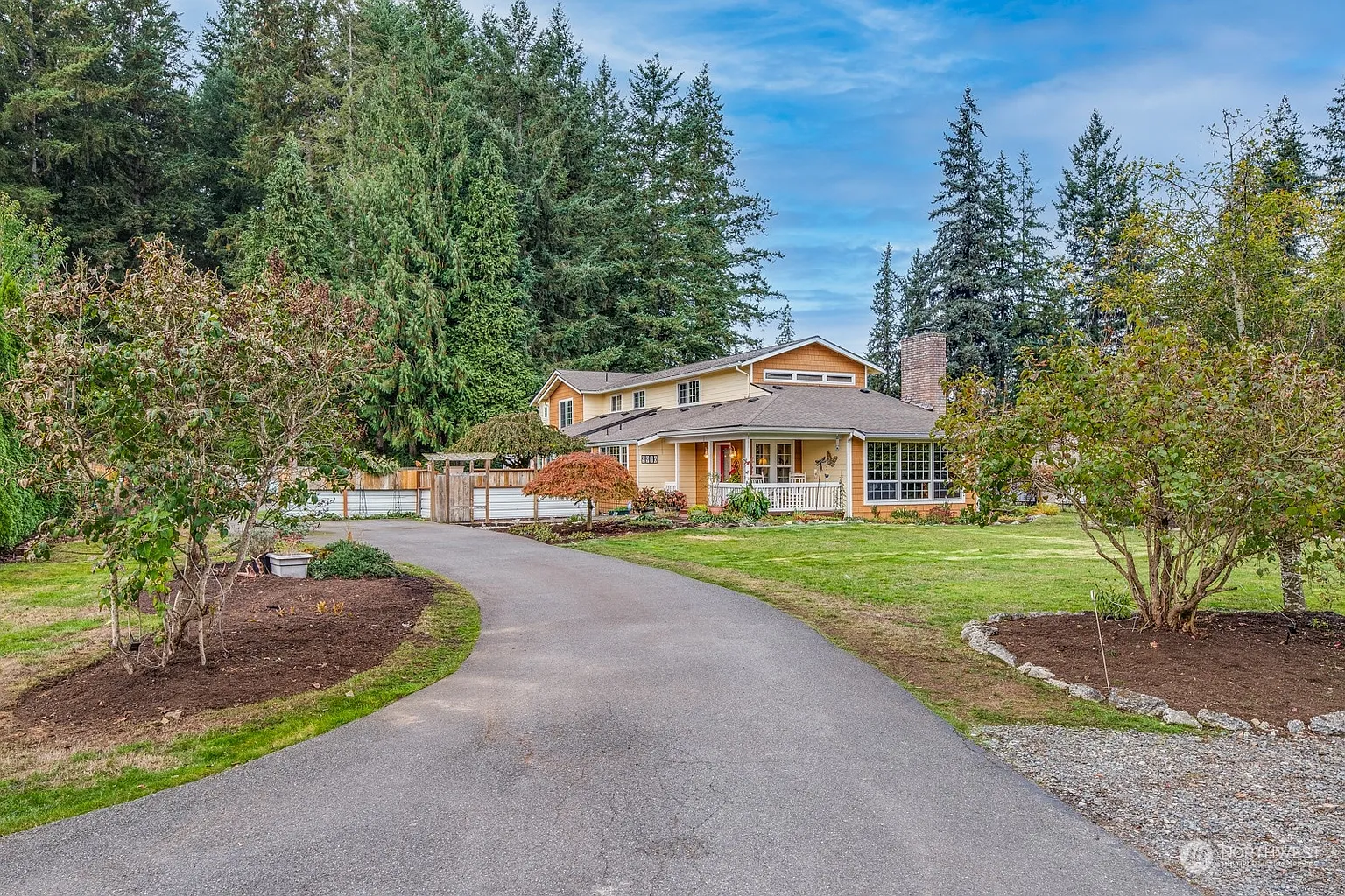 9916 39th Drive NE photo 1