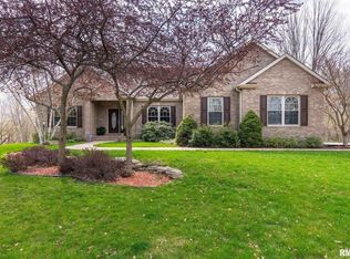 4810 Fairhaven Ct, Davenport, IA 52807