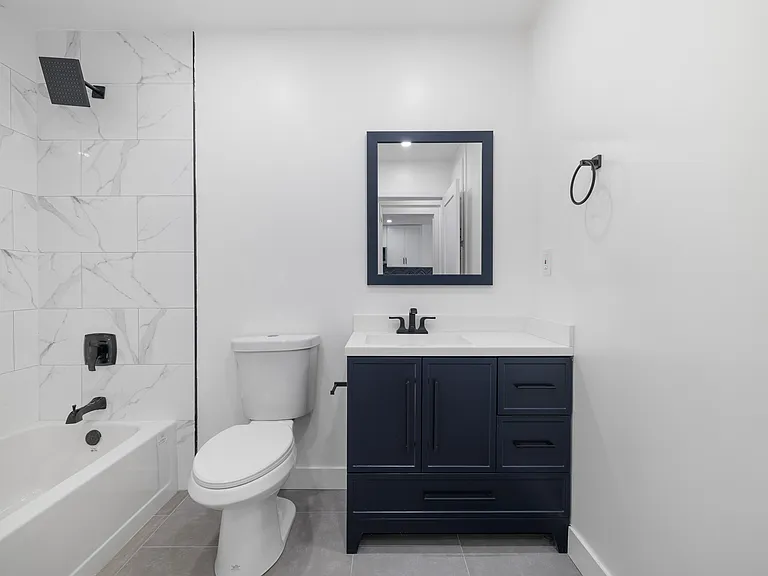 Encino Country Club Apartments — Photo 29