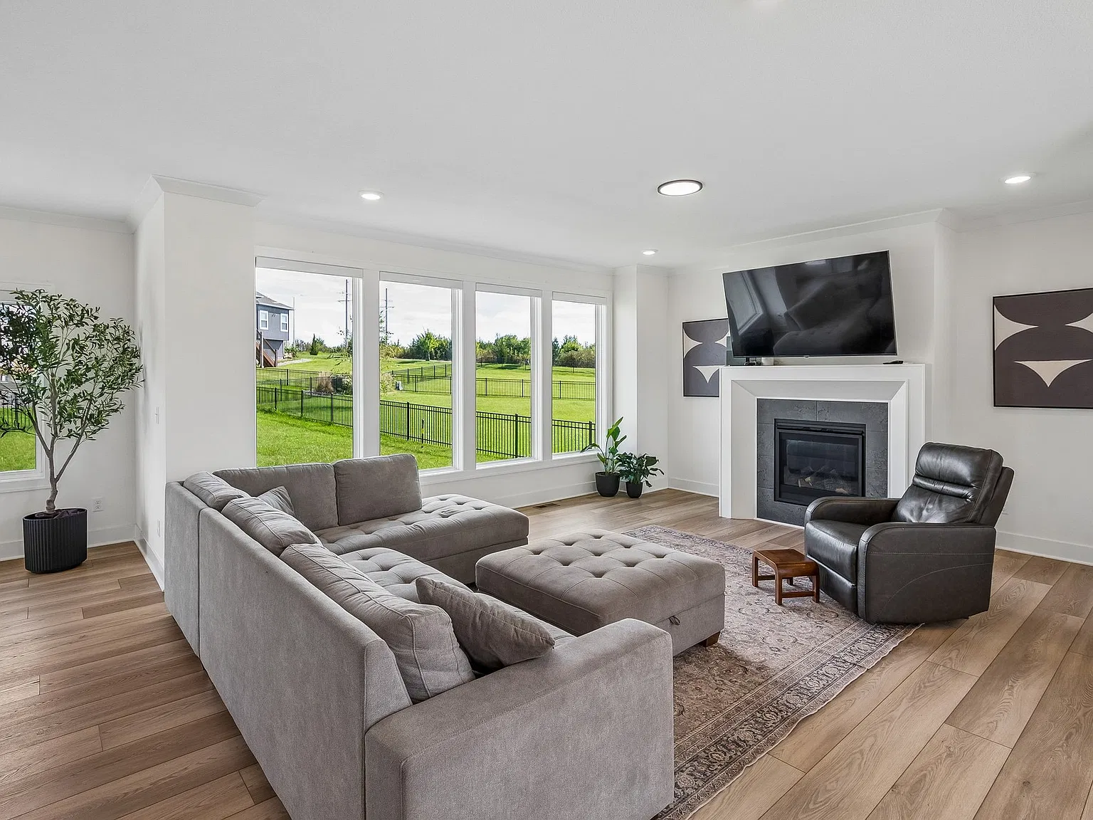 4 bed, 2823 sqft, $3,900 — Photo 3