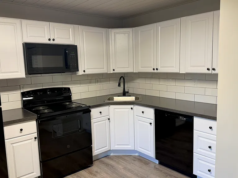 420 N Everhart Ave #102 — Photo 1