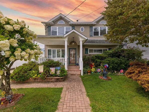 823 Mirabelle Avenue, Westbury, NY 11590