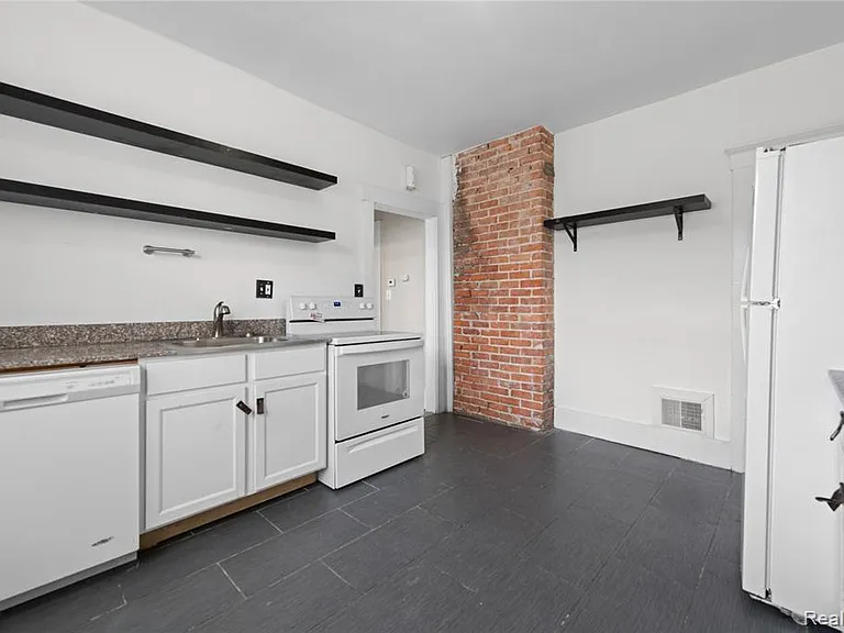 593 Hague Ave #1 — Photo 4