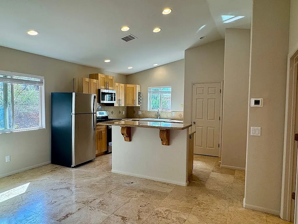 1 bed, 1000 sqft, $2,800 — Photo 2