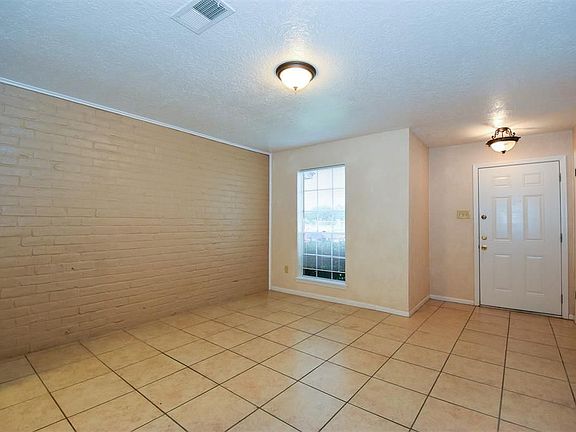 2nd image of 1527 Barcelona Way