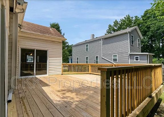 5th image of 4916 Jameson St