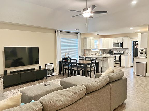 3rd image of 3139 Lorenzo Ct