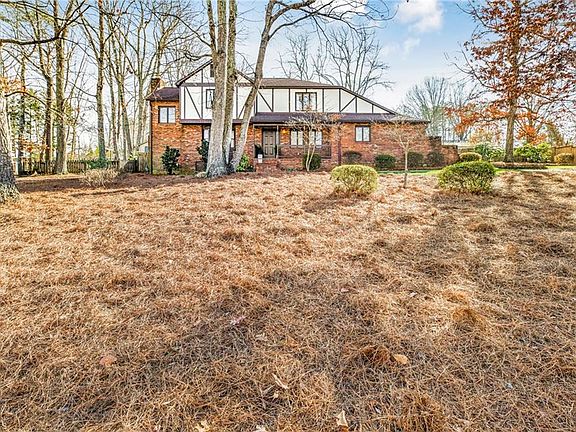 3rd image of 1024 Branchwood Dr