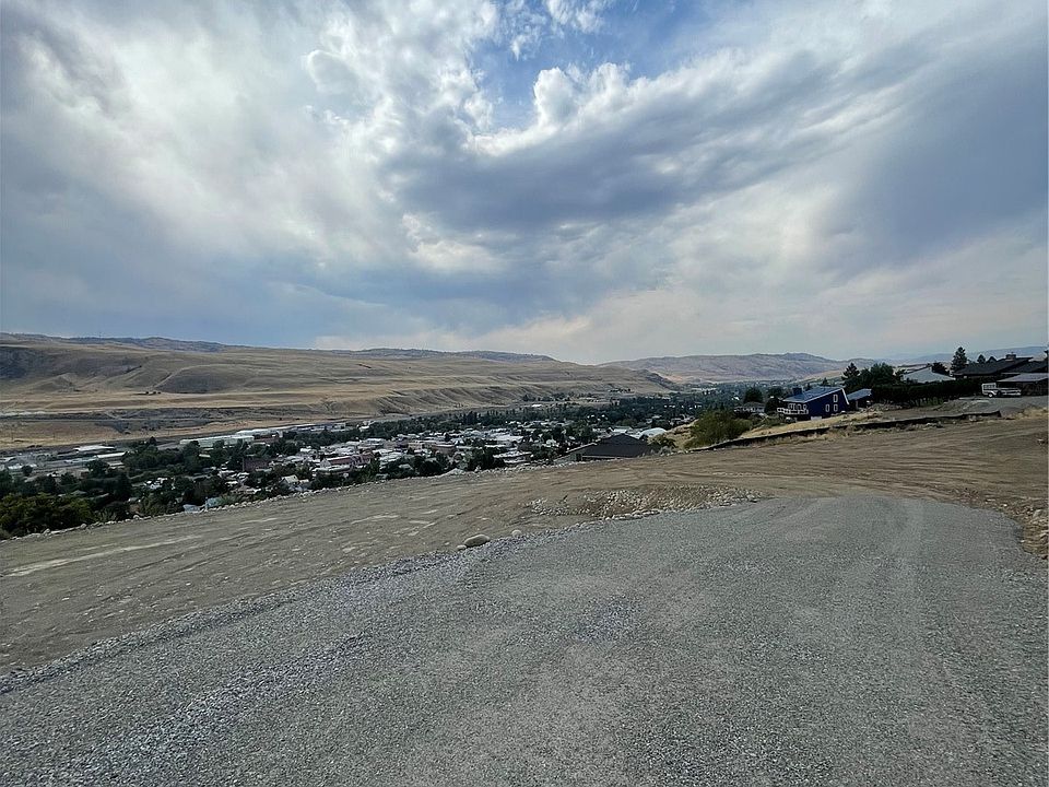 2nd image of 10 Parks Drive