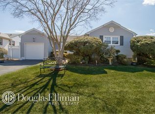 815 Rutgers Rd, Franklin Square, NY 11010