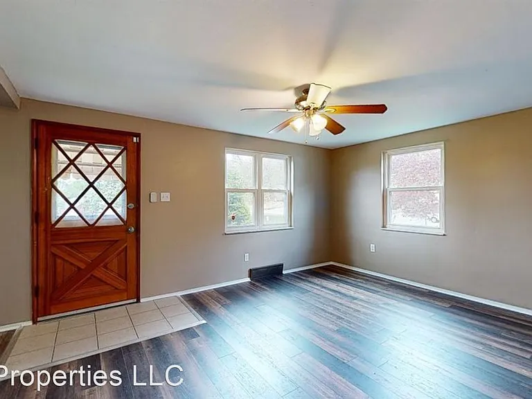 149 Parkwood Rd — Photo 2