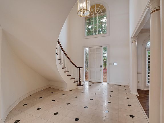 4th image of 8596 The Island At Southwind Dr