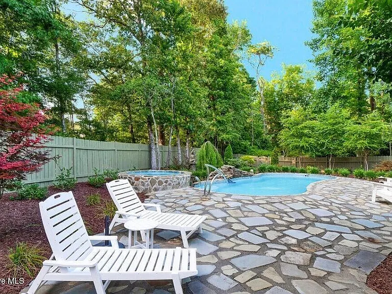8825 Sawmill Creek Ln — Photo 22