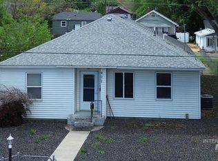 922 2nd St, Clarkston, WA 99403