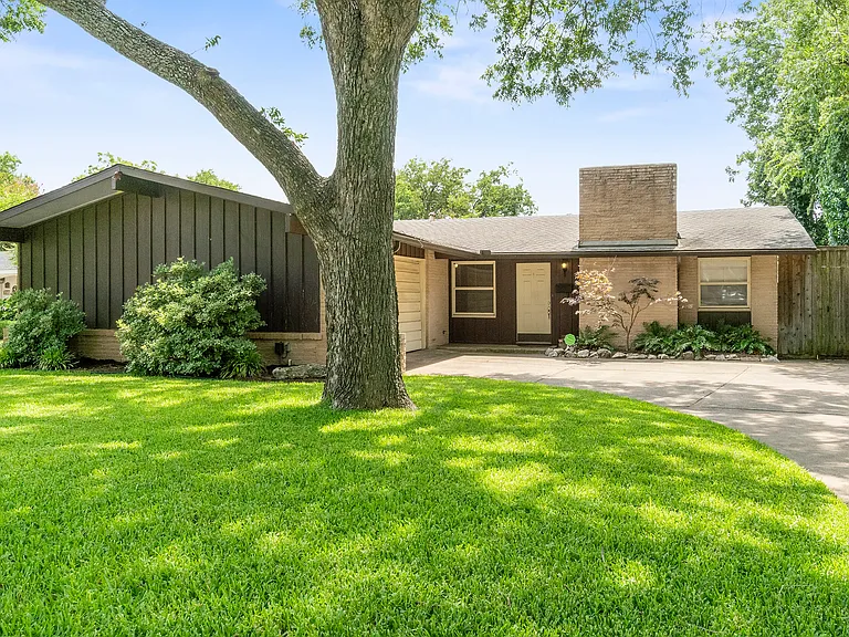 1511 Meadow View Dr — Photo 1
