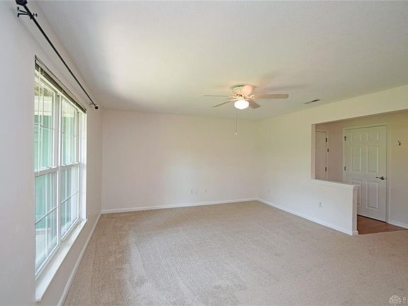 4th image of 1542 Commons Dr