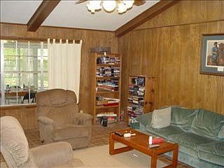 3rd image of 609 Dorchester Dr