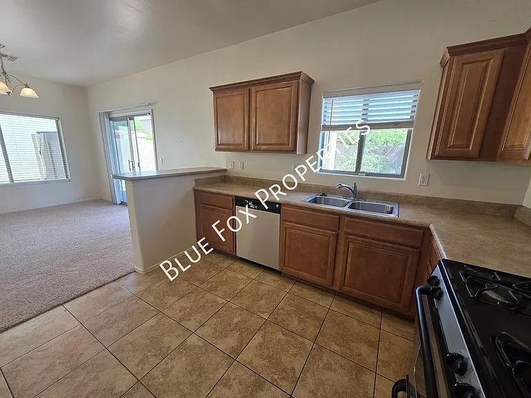 3508 W Lost Village Ln — Photo 8