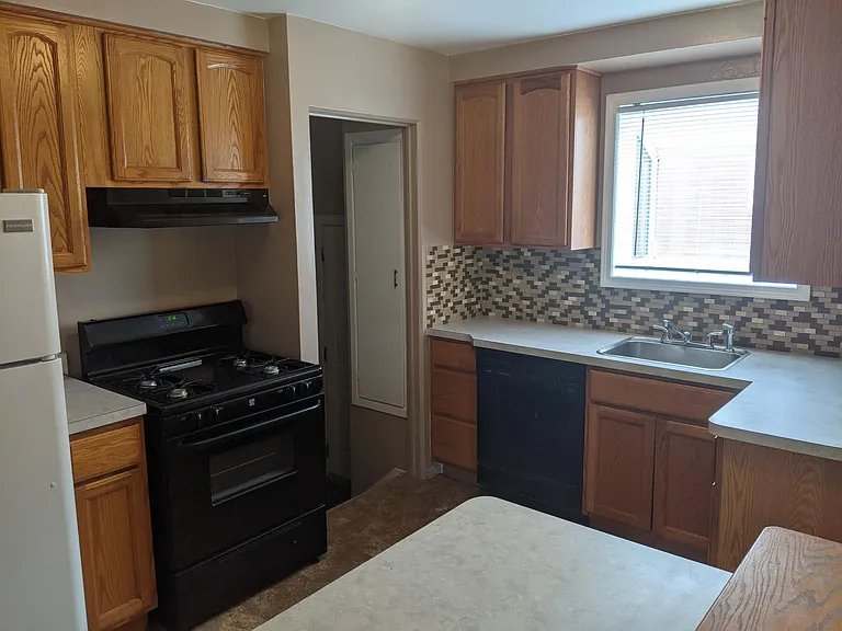 29714 Rosslyn Ave — Photo 6