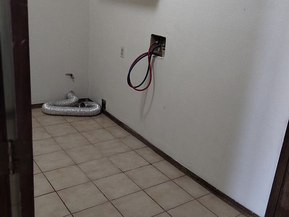 4th image of 704 W 27th St #704