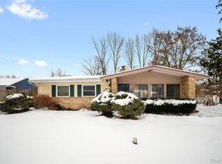 29266 Southgate Dr, Southfield, MI 48076