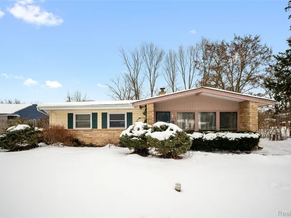 29266 Southgate Dr, Southfield, MI 48076
