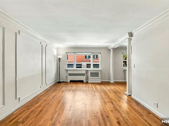 3rd image of 201 Oakdene Place #E2