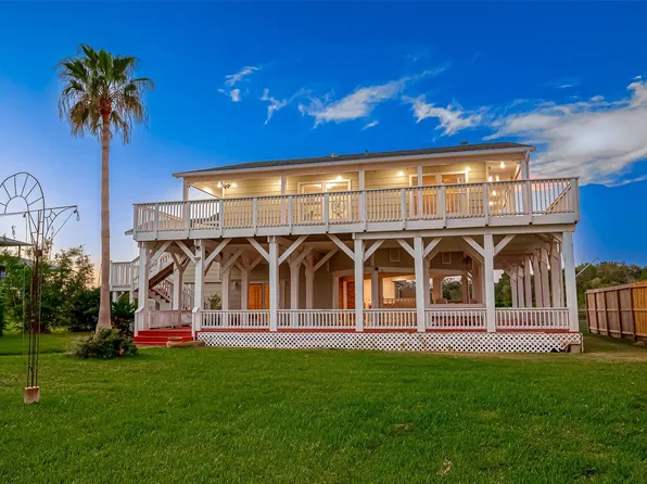 510 Surf Oaks Dr, Seabrook, TX 77586