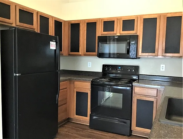 517 Lindsborg Trl — Photo 2