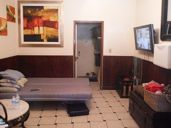 4th image of 179 7th Ave APT 1R