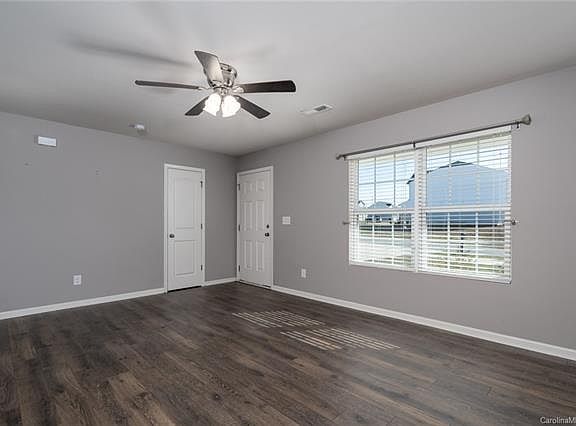 5th image of 210 Valerie Dr