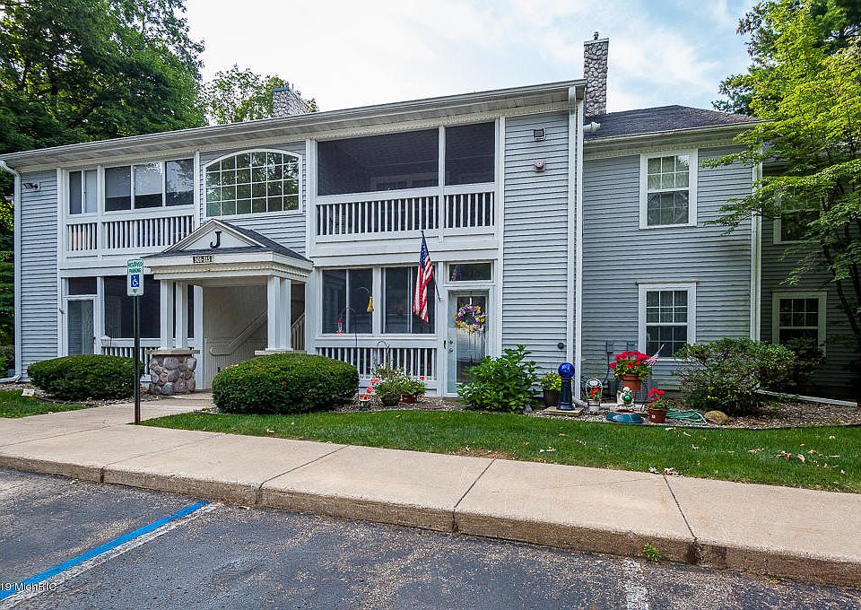 1st image of 305 Boyer Ct