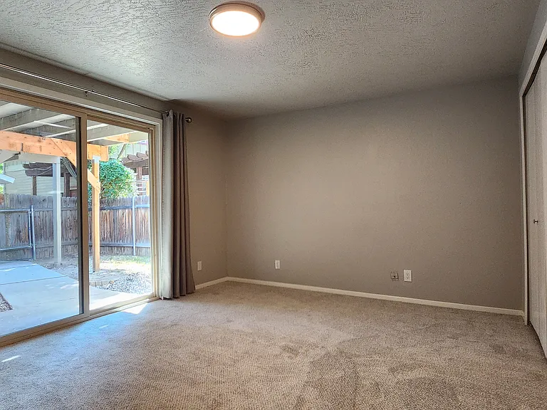 1411 E Hays St — Photo 14