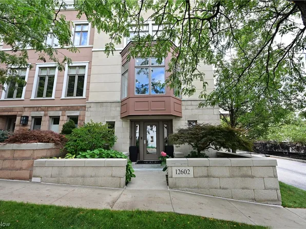 12602 Mayfield Rd, Cleveland, OH 44106