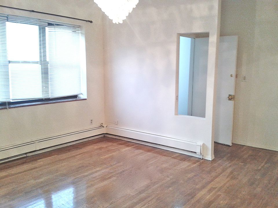 1st image of 2380 32nd St