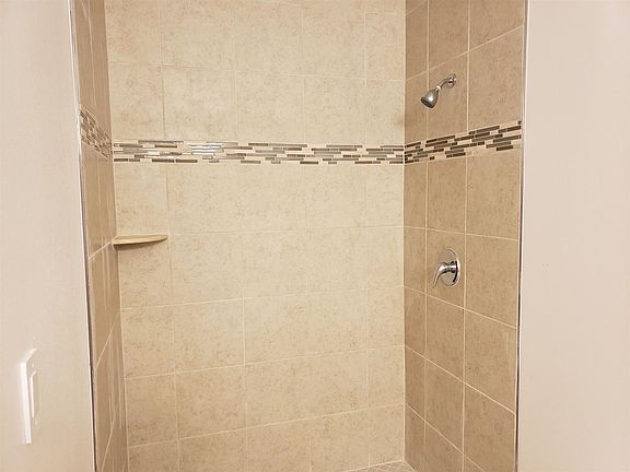 5th image of 487 NW Ravenswood Ln