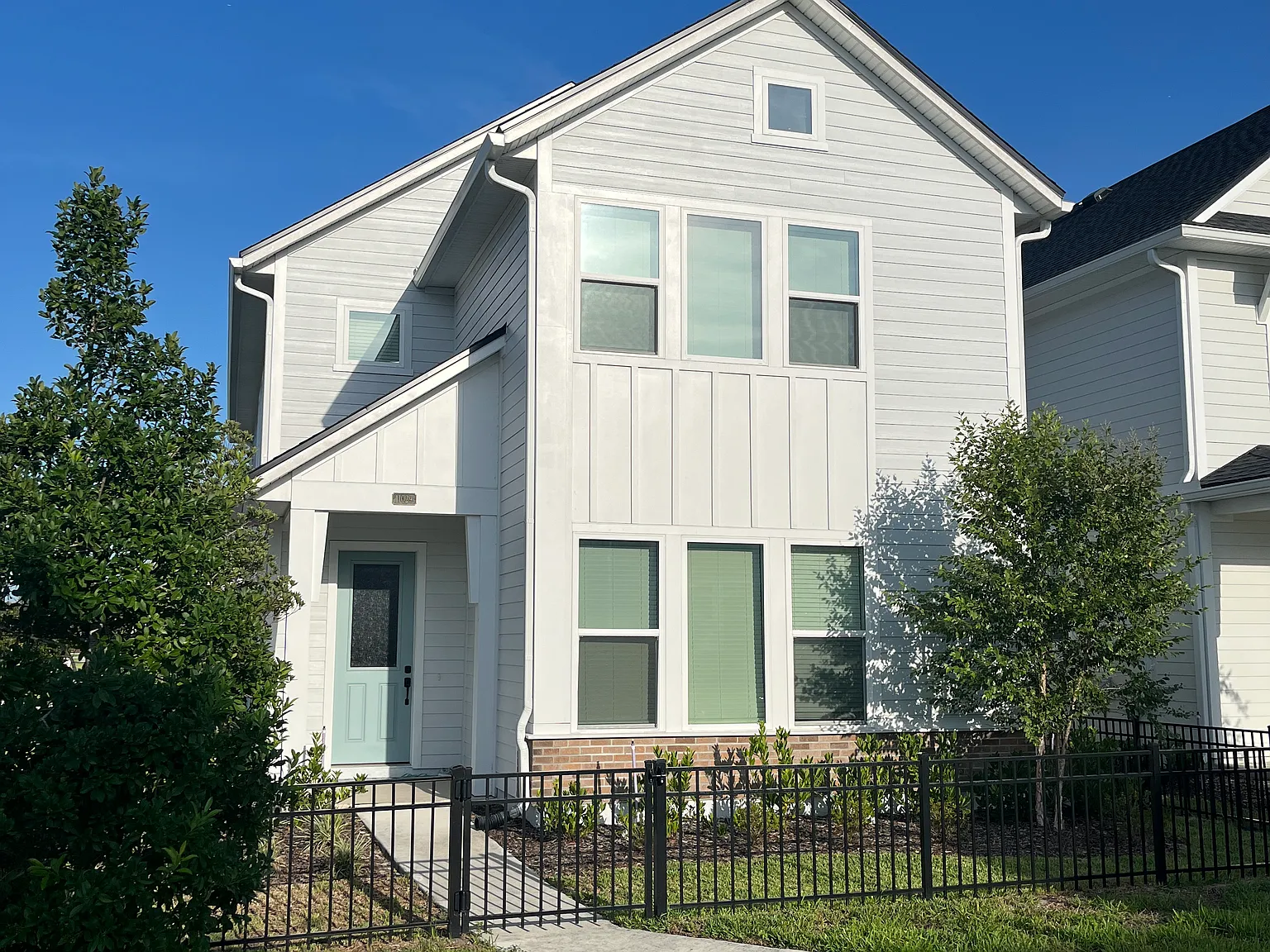 3 bed, 2329 sqft, $2,795 — Photo 1