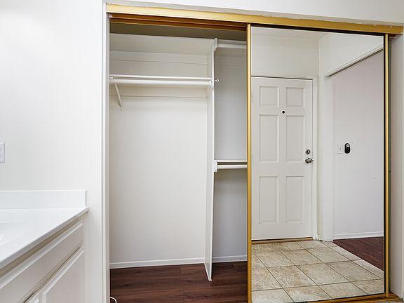 2nd image of 962 W Oliver St #1