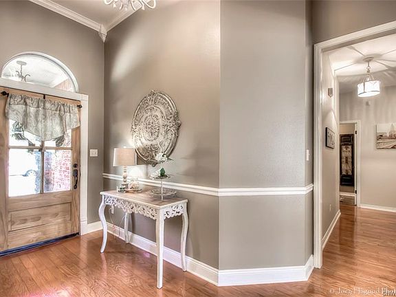 3rd image of 1402 Edgemont Cir
