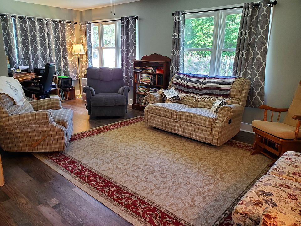2nd image of 932 Horne Rd #1