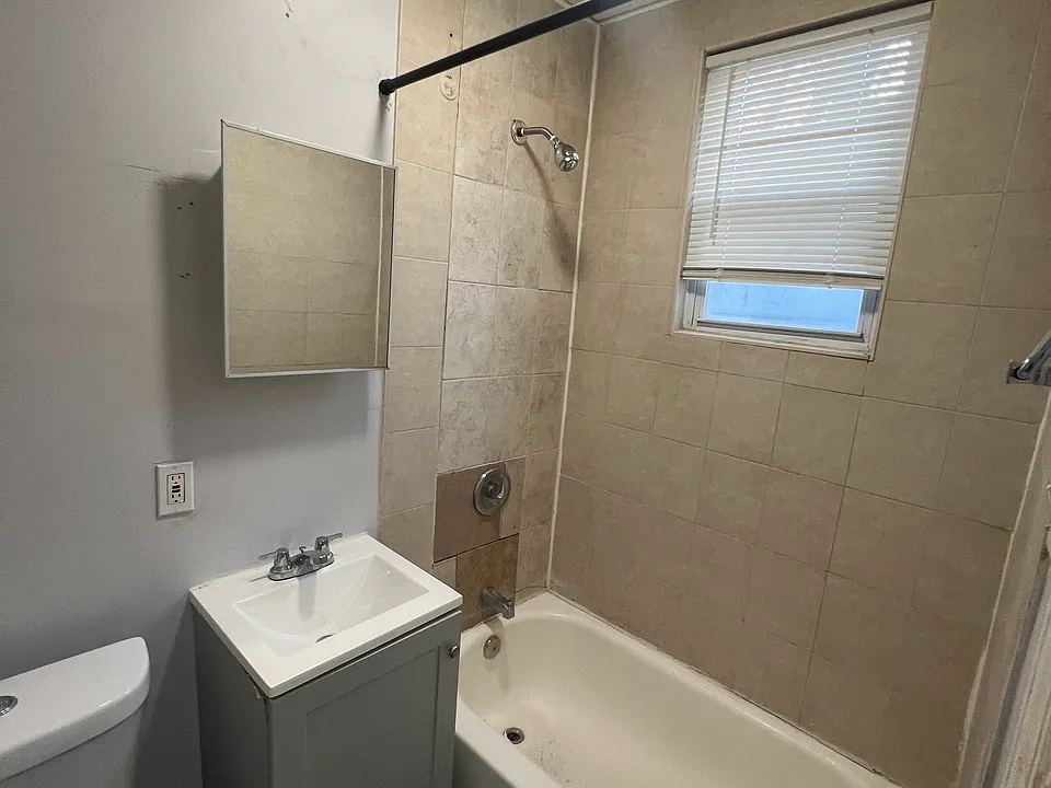 4 Eaton Pl #2