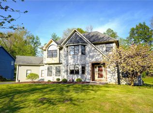 61 Chippenham Dr, Penfield, NY 14526