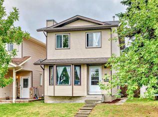 110 N Edgeburn Cres NW, Calgary, AB T3A 4K3