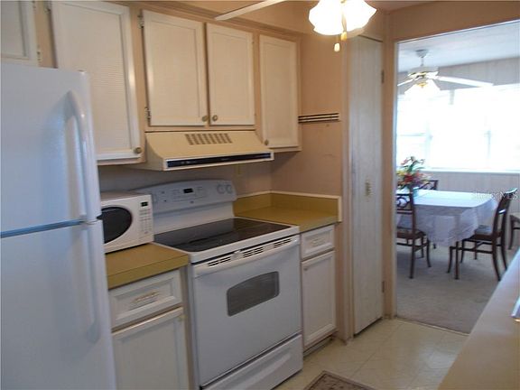 4th image of 1859 Woodstock Ln