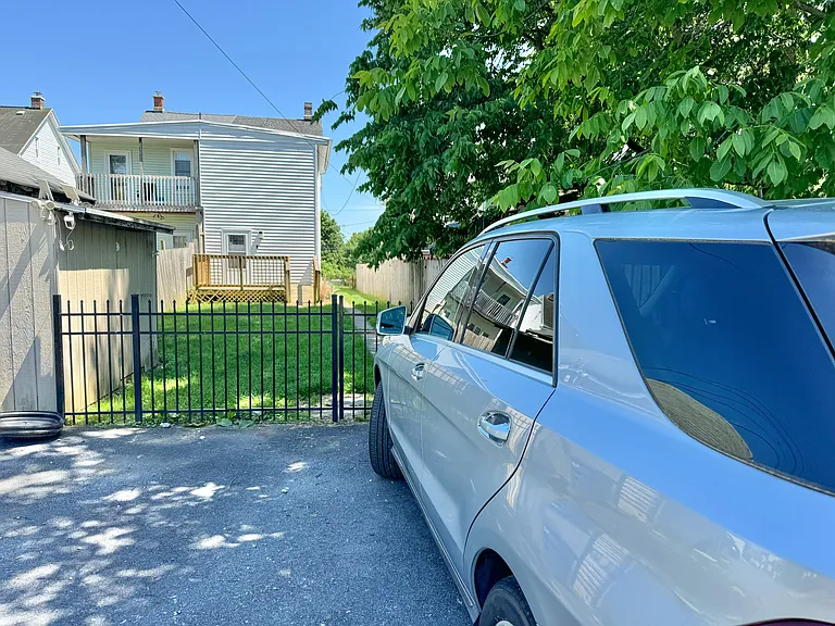 687 State St — Photo 20