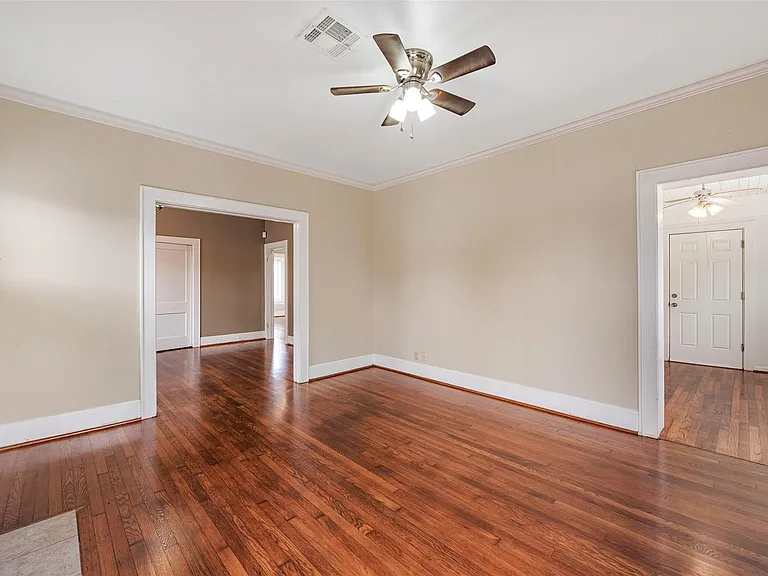 2611 Rosewood St — Photo 2